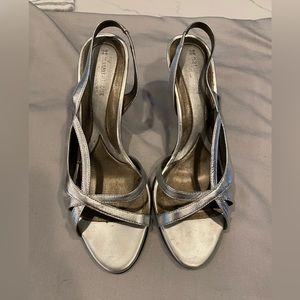 Naturalized prissy new dime leath heels